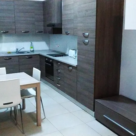 Homestay On Don Mikiel Rua Sliema